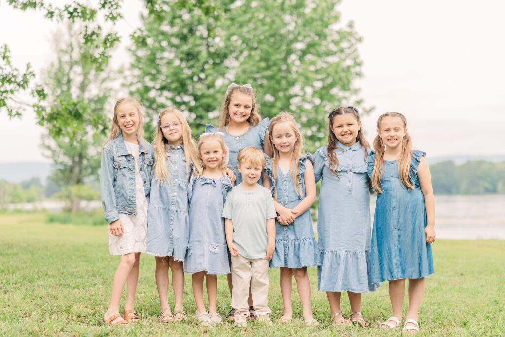 Outdoor family photos in Chattanooga TN at Chester Frost Park